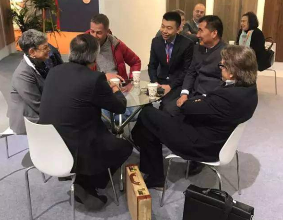 Выставочный экспозитор