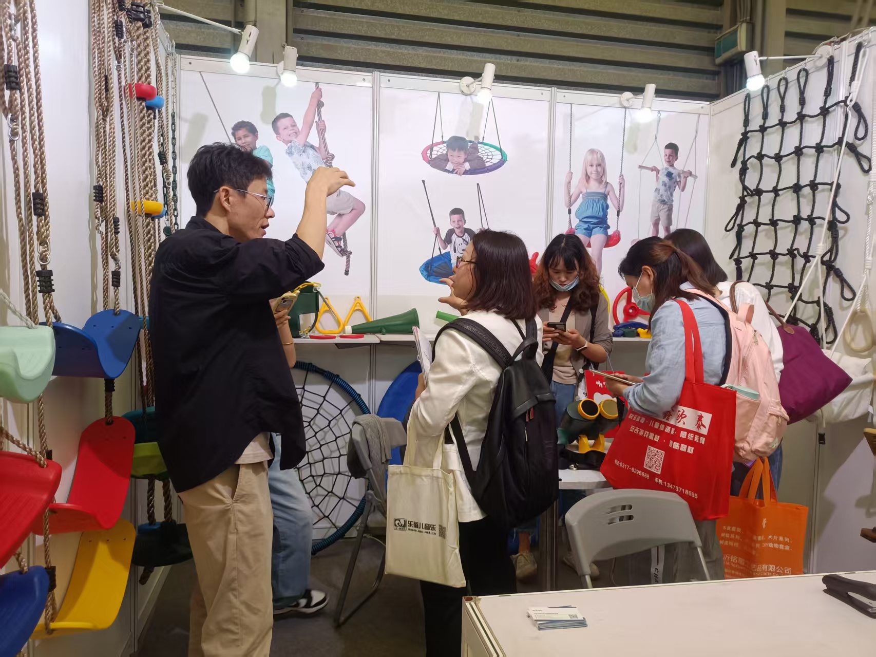 Выставочный экспозитор